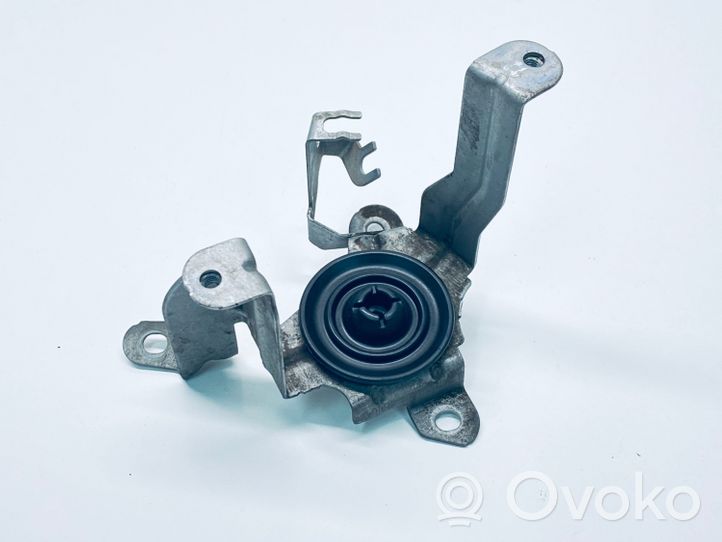 Volkswagen Touareg II Support de montage de filtre à carburant 7P6127224B