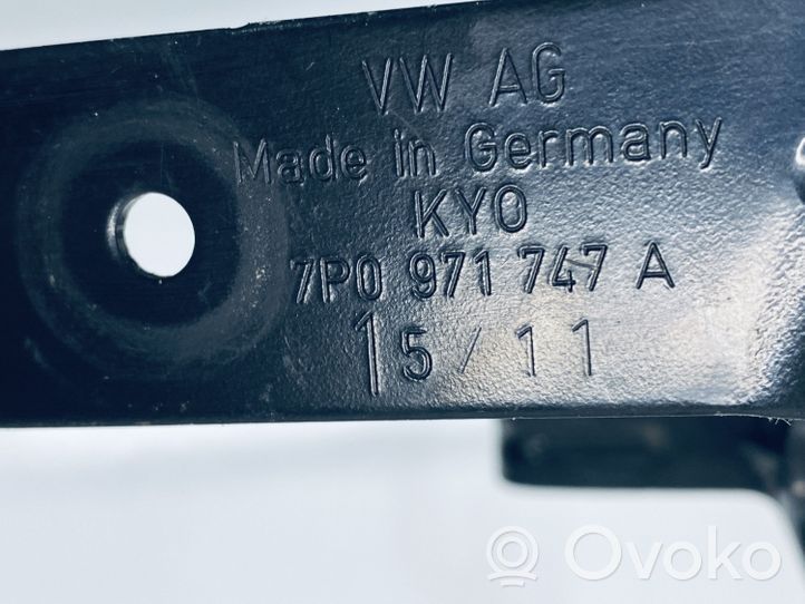 Volkswagen Touareg II Supporto di montaggio della pompa del servosterzo 7P0971747A