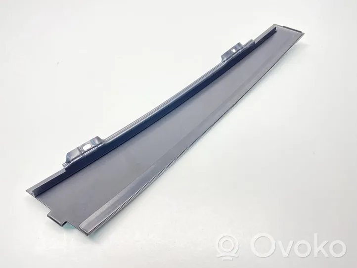 Volkswagen PASSAT B6 Front door glass trim molding 3C4837902B