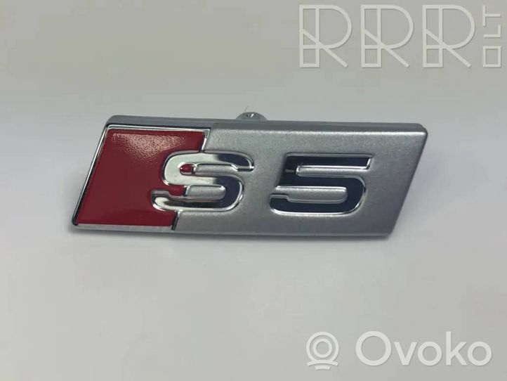 Audi S5 Vairo apdaila 8T0419685A