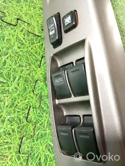 Toyota Prius (NHW20) Elektrinių langų jungtukas 8482047050