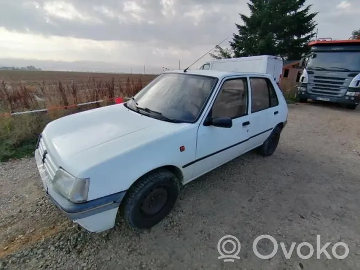 Peugeot 205 Couvercle, capot moteur 7901C5