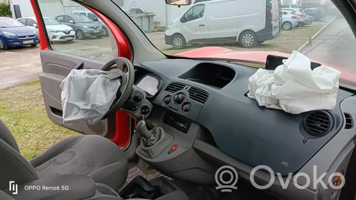 Renault Kangoo II Takapuskurin kannake 