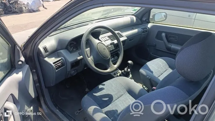 Renault Clio I Pompa spryskiwacza szyby przedniej / czołowej 8201626365