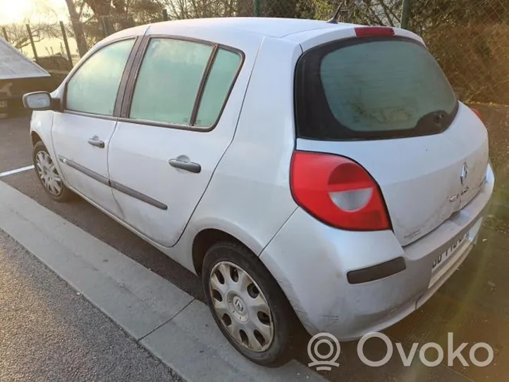 Renault Clio III Éclairage de plaque d'immatriculation 