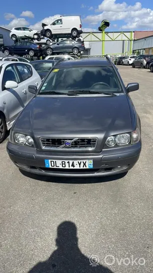 Volvo S40, V40 Etuistuimen turvavyö 