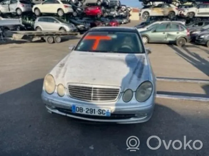 Mercedes-Benz E AMG W211 Joint d'étanchéité en caoutchouc pour porte arrière 2117300278