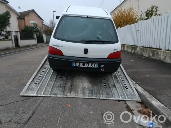 Peugeot 106 Pas bezpieczeństwa fotela tylnego 