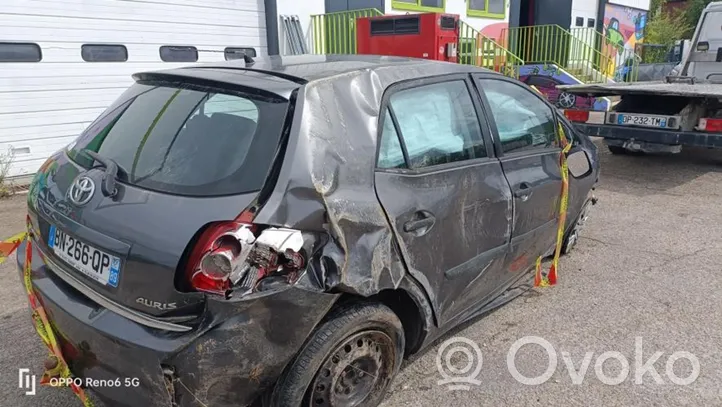 Toyota Auris 150 Klamra przedniego pasa bezpieczeństwa 7323002380B0