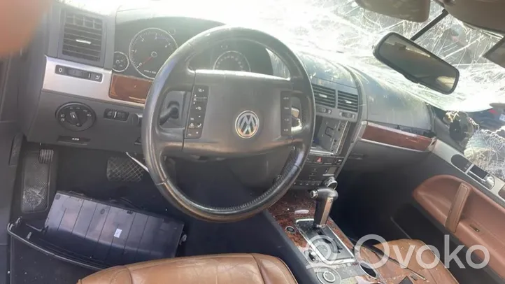 Volkswagen Touareg I Poignée intérieure de porte arrière 7L6868188B7B6