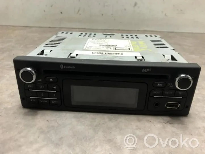 Dacia Duster Panel / Radioodtwarzacz CD/DVD/GPS 281155052R
