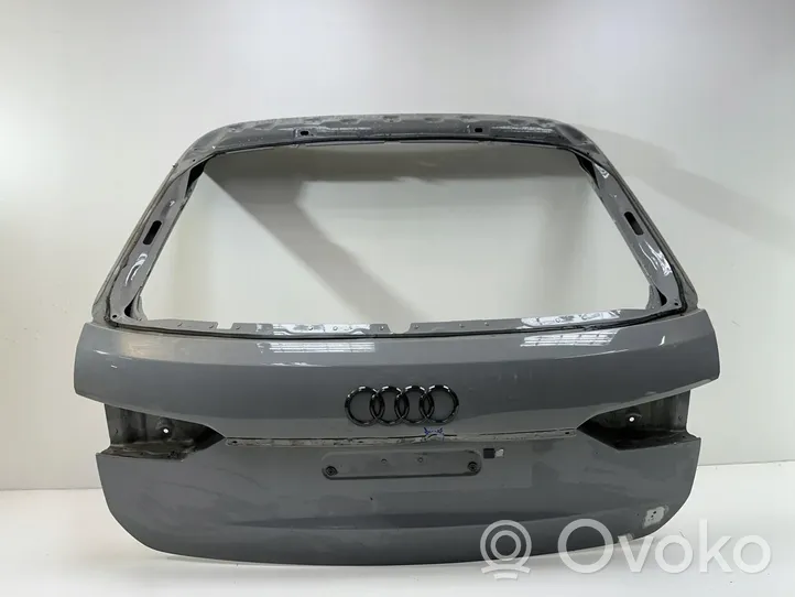 Audi A4 S4 B9 8W Takaluukun/tavaratilan kansi 