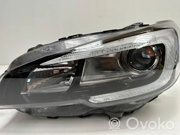 Subaru WRX STI Lampa przednia 84002-VA030