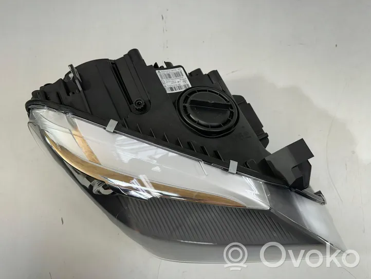 BMW 6 F12 F13 Lampa przednia 7272012-09