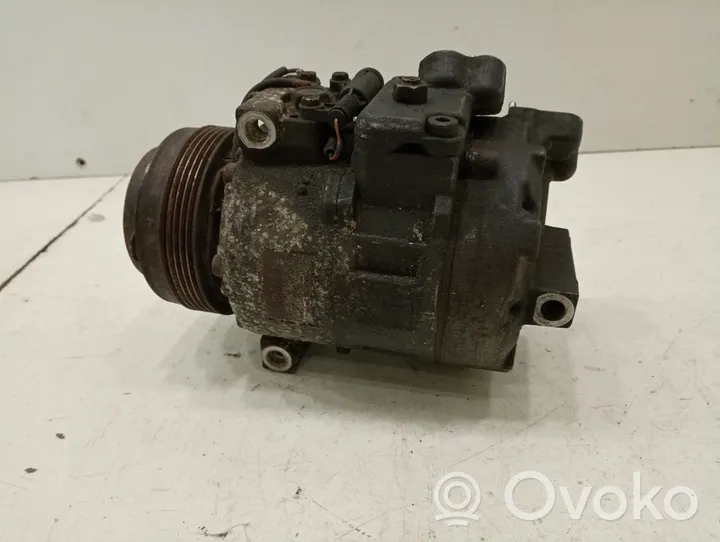 BMW 5 E39 Ilmastointilaitteen kompressorin pumppu (A/C) 