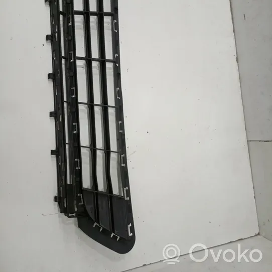 Volkswagen Golf VII Front grill 