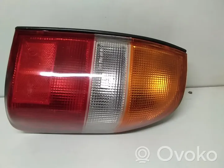 Mitsubishi L200 Lampy tylnej klapy bagażnika 