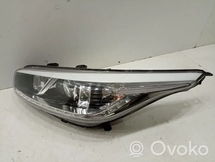 KIA Ceed Lampa przednia 