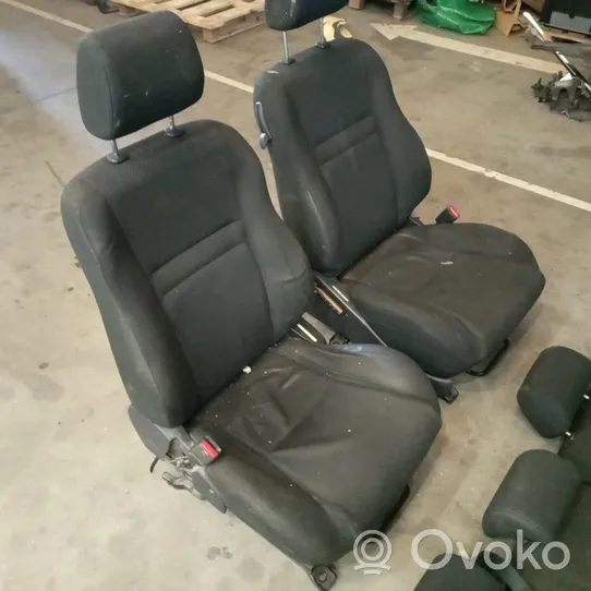 Toyota Corolla E120 E130 Istuimien ja ovien verhoilusarja 