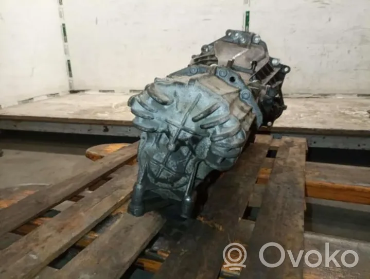 Audi A4 S4 B7 8E 8H Mechaninė 5 pavarų dėžė 