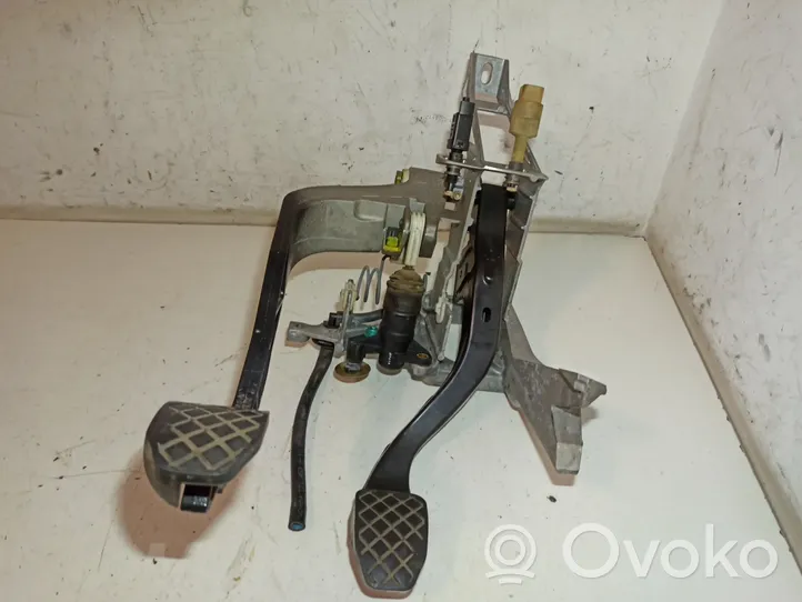 Volkswagen PASSAT B5.5 Pedal assembly 