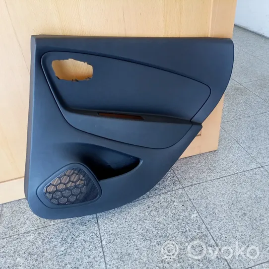 Renault Captur Takaoven verhoilu 