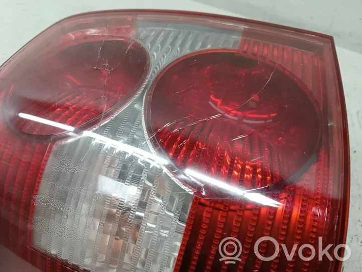 Volkswagen PASSAT B5.5 Lampy tylnej klapy bagażnika 