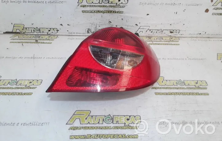 Renault Clio III Lampy tylnej klapy bagażnika 