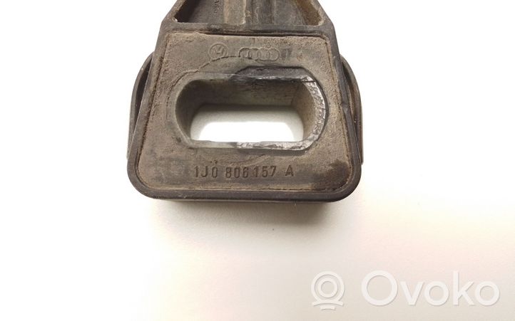 Volkswagen Bora Staffa di montaggio del radiatore 1J0806157A