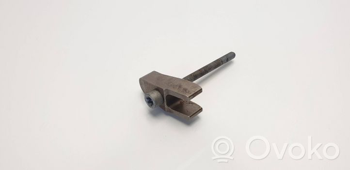 Mercedes-Benz CLK A209 C209 Fuel Injector clamp holder 