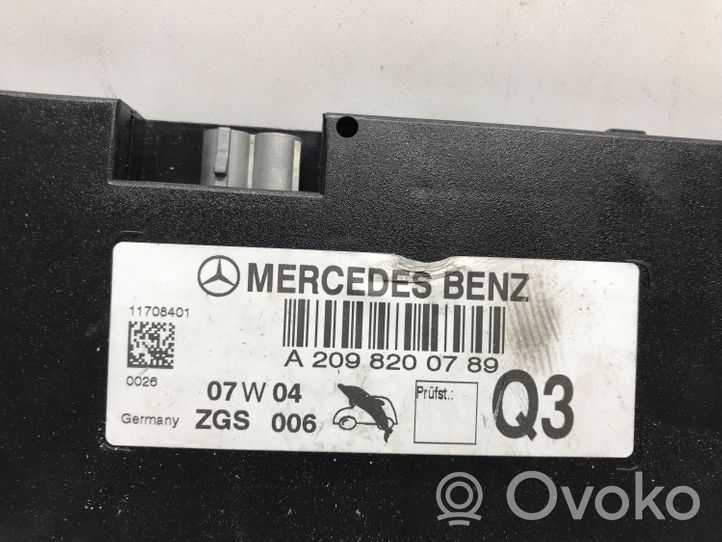 Mercedes-Benz CLK A209 C209 Pystyantennivahvistin A2098200789