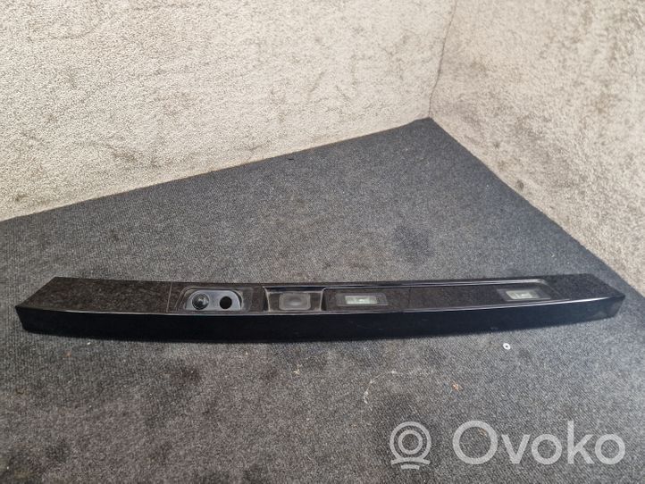 Land Rover Discovery 5 Listwa oświetlenie tylnej tablicy rejestracyjnej HY3240406B