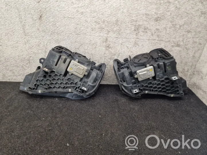 BMW X4 F26 Lot de 2 lampes frontales / phare 7400025