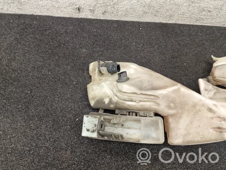 Audi A4 S4 B6 8E 8H Logu šķidruma tvertne 8E0955453