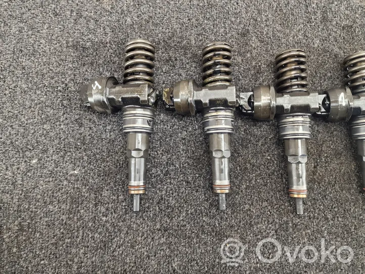 Audi A4 S4 B6 8E 8H Sprauslu komplekts 038130073AN