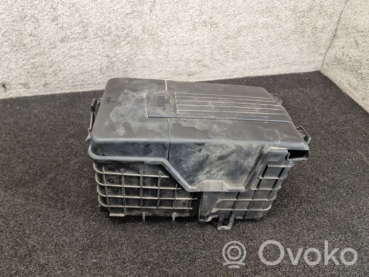 Volkswagen PASSAT B7 Battery box tray 3C0915335