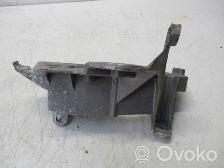 Renault Twingo II Engine mounting bracket 