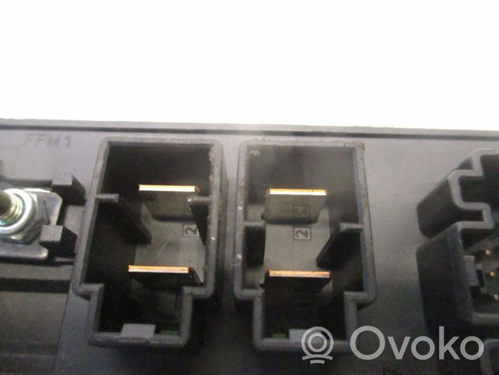 Volvo XC90 Skrzynka bezpieczników / Komplet 