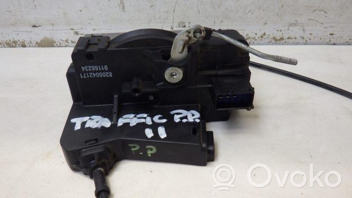 Opel Vivaro Front door lock 820004217