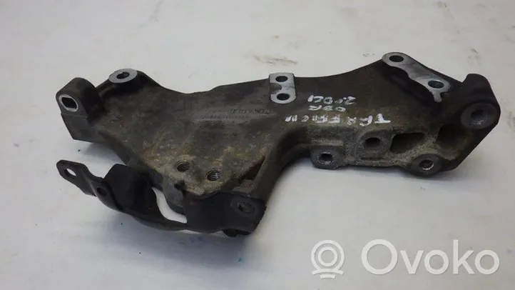 Opel Vivaro Engine mounting bracket 8200741758