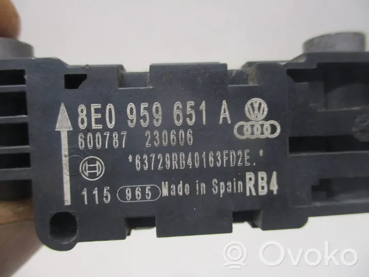 Audi A4 S4 B7 8E 8H Sensore d’urto/d'impatto apertura airbag 