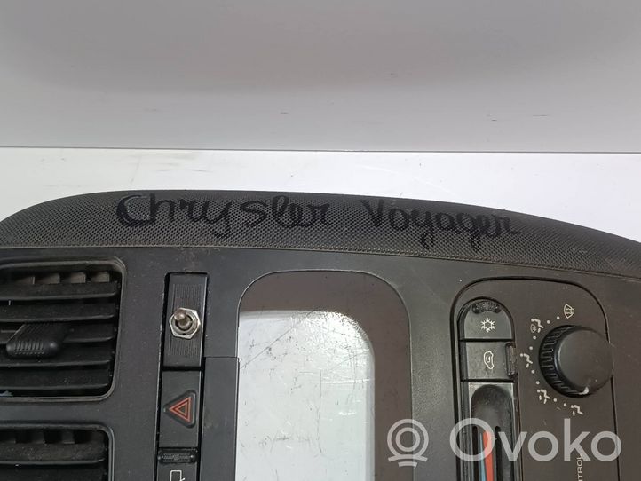 Chrysler Voyager Panel klimatyzacji 04685925AA