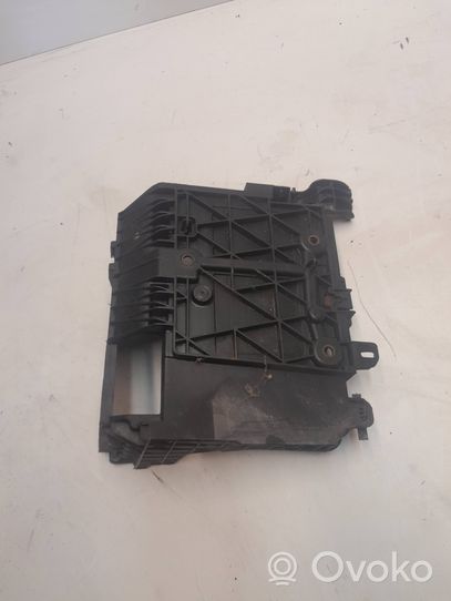 Renault Megane II Boîte de batterie 8200167409