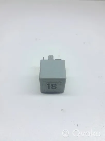 Volkswagen Golf III Other relay 191937503