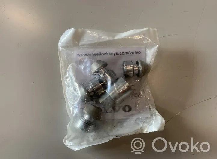 Volvo V70 Mutterit/pultit 30683924