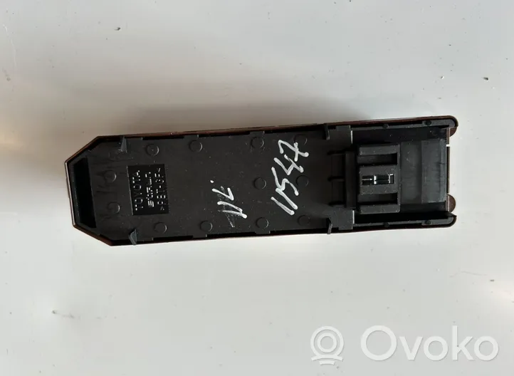 Toyota Avensis T270 Interruttore di controllo dell’alzacristalli elettrico 84040-05040