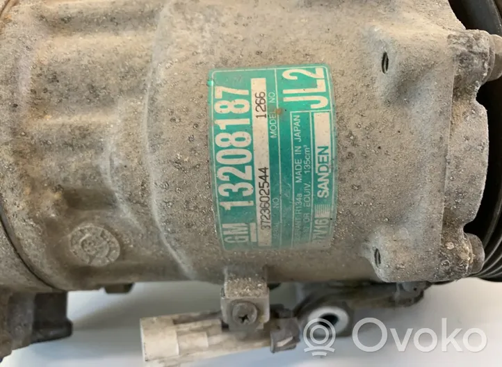 Opel Vectra C Ilmastointilaitteen kompressorin pumppu (A/C) 13208187