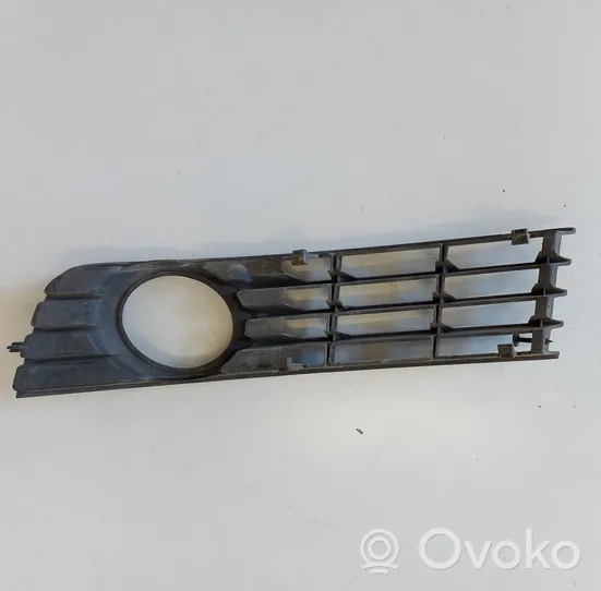 Audi A4 S4 B6 8E 8H Grille inférieure de pare-chocs avant 8E0807682