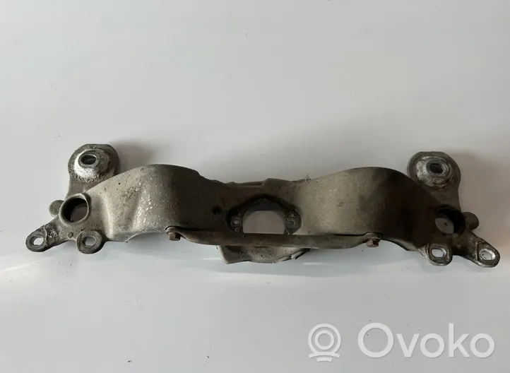 Audi A4 S4 B7 8E 8H Supporto di montaggio scatola del cambio 8E0399