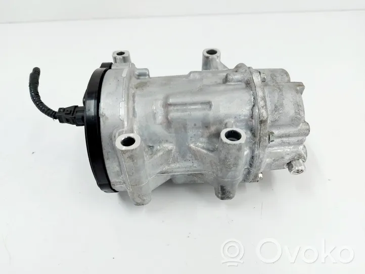 Toyota Yaris XP210 Ilmastointilaitteen kompressorin pumppu (A/C) 042400-0740